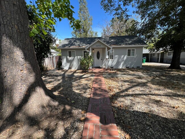 Primary Photo - 1572 Warner St