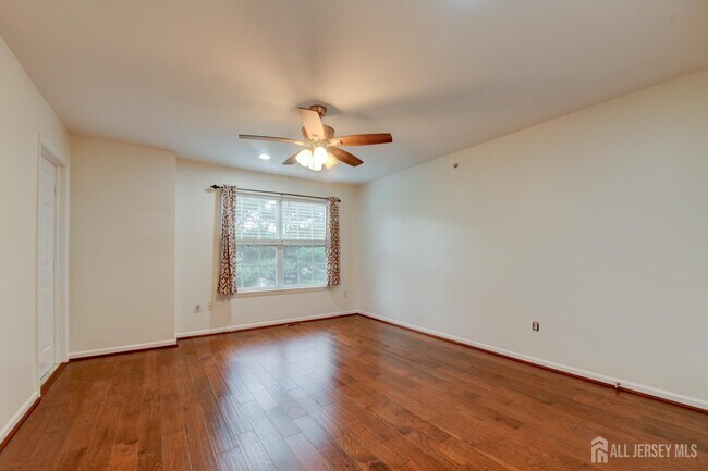 Building Photo - 609 Blossom Cir