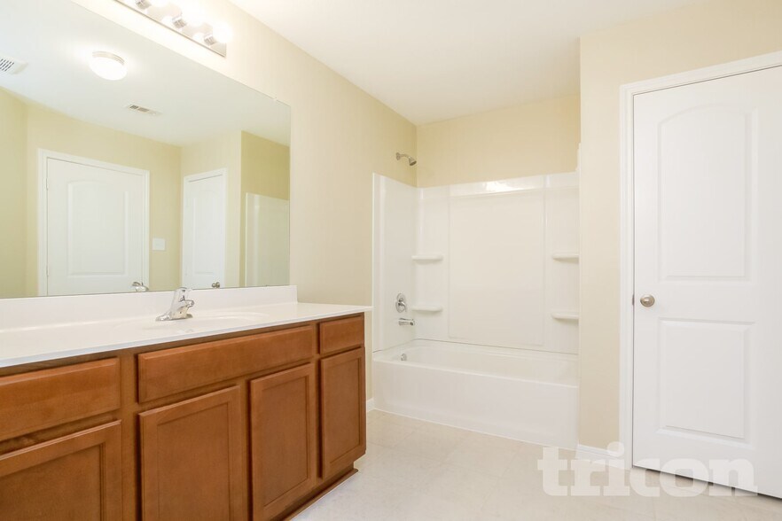 Building Photo - 316 Summer Horse Dr