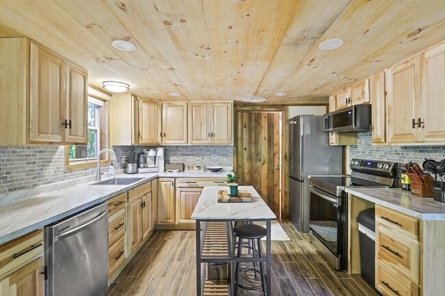 Building Photo - 166 Nantahala Pass Rd