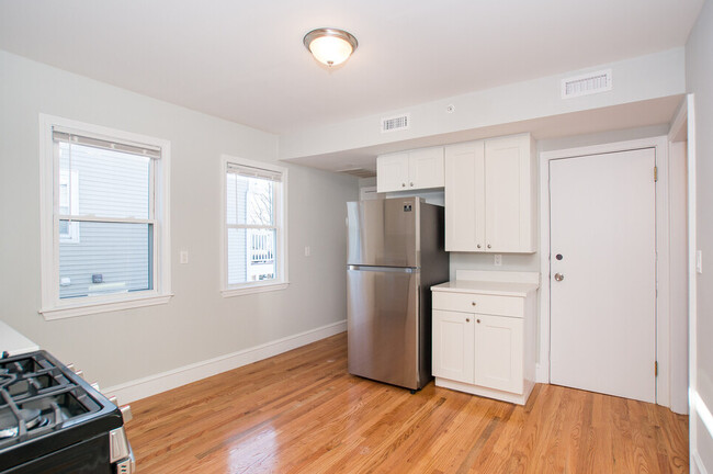 Building Photo - 2149 Dorchester Ave