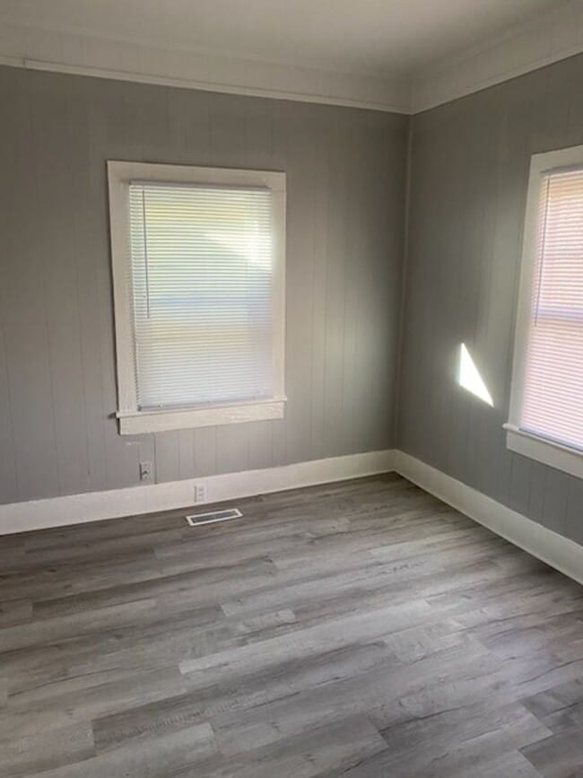 Building Photo - 1611 Castle St