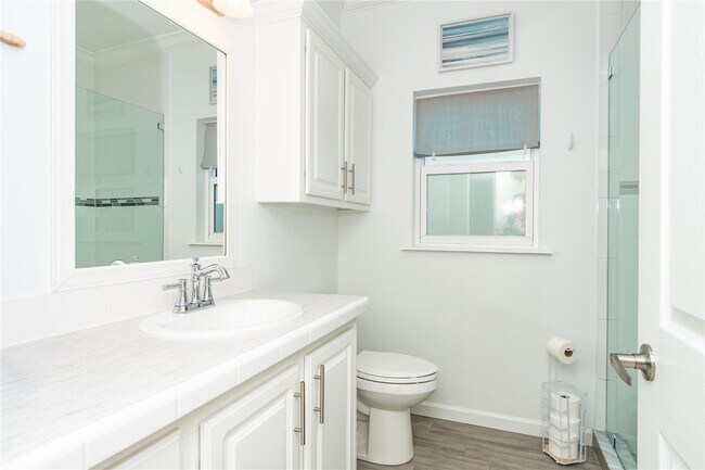 Building Photo - 375 NE Wharf Way