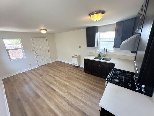 Building Photo - Highly updated and private Cottage. No sha...