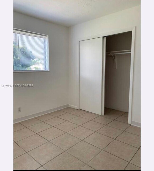 Building Photo - 401 SW 8th St