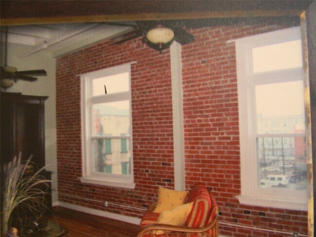 Building Photo - 100 20th St