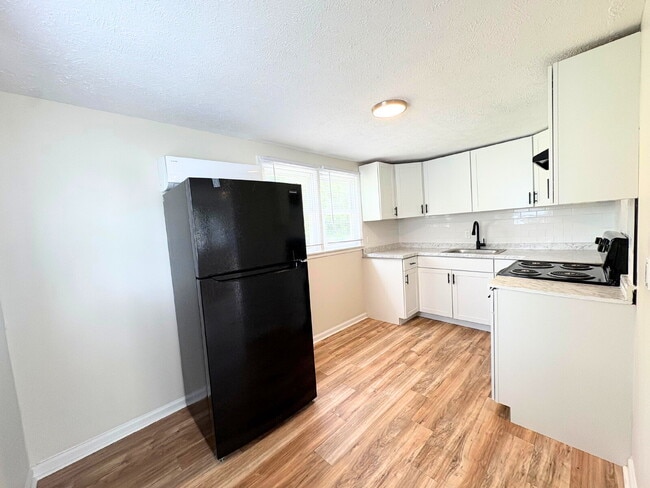 Building Photo - 218 Canady St