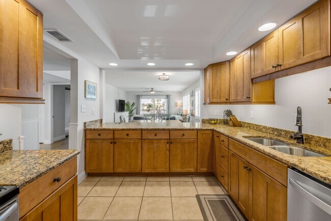 Building Photo - New Smyrna 2BD/2BA Beach Condo in Waterfront Community!