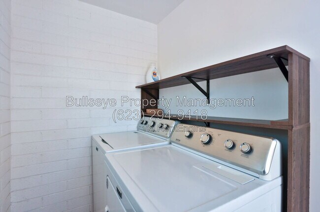 Building Photo - 825 E Alice Ave