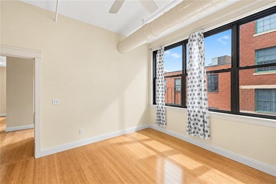 Building Photo - 62 Orange St