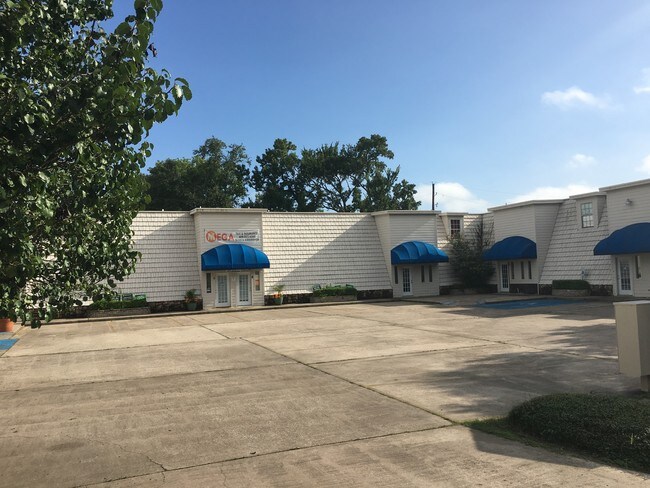 Front Commercial View - Heritage Court