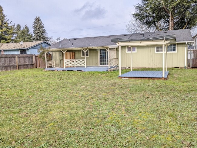 Building Photo - 3-Bedroom, 2-Bath Home With Large Patio an...