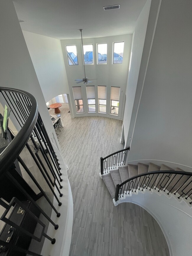 Building Photo - 15623 Roscobie Park Dr