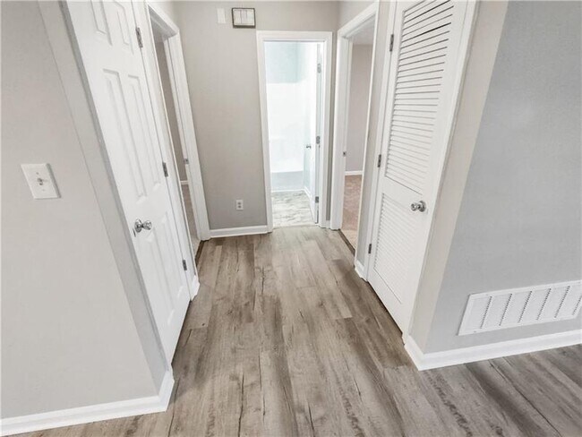 Building Photo - 220 Peach Forest Pl