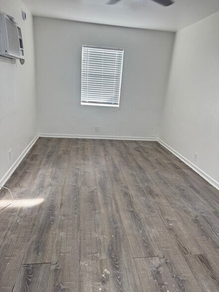 Building Photo - 1017 N E St