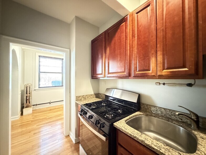 Building Photo - 525 W Surf