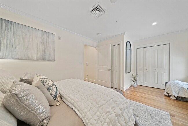 Building Photo - 321 Hammond Pond Pkwy