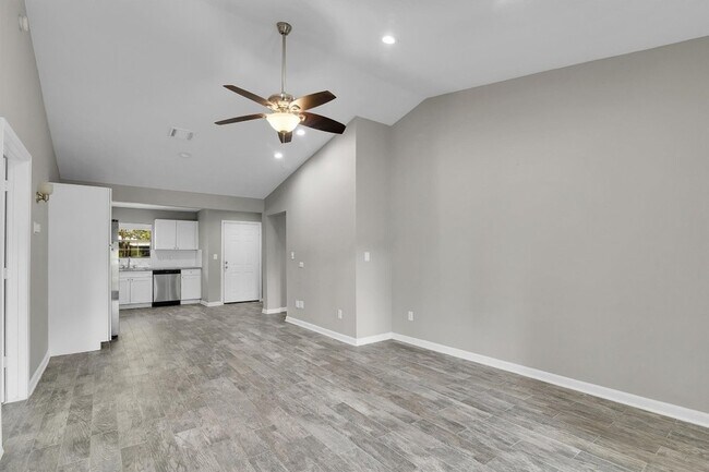 Building Photo - 3539 Balboa Cir