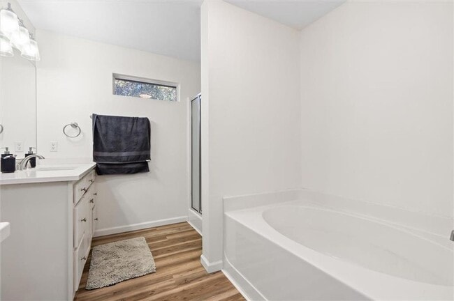 Building Photo - Beautifully Remodeled Home on Lake Forest ...