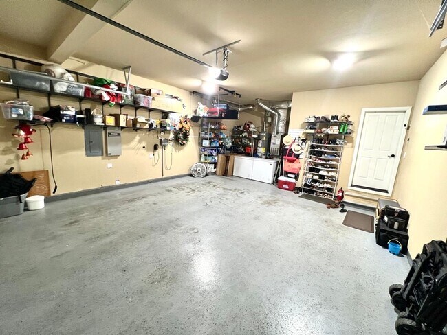 Building Photo - Spacious 5bed/2.5bath W/Bonus Room