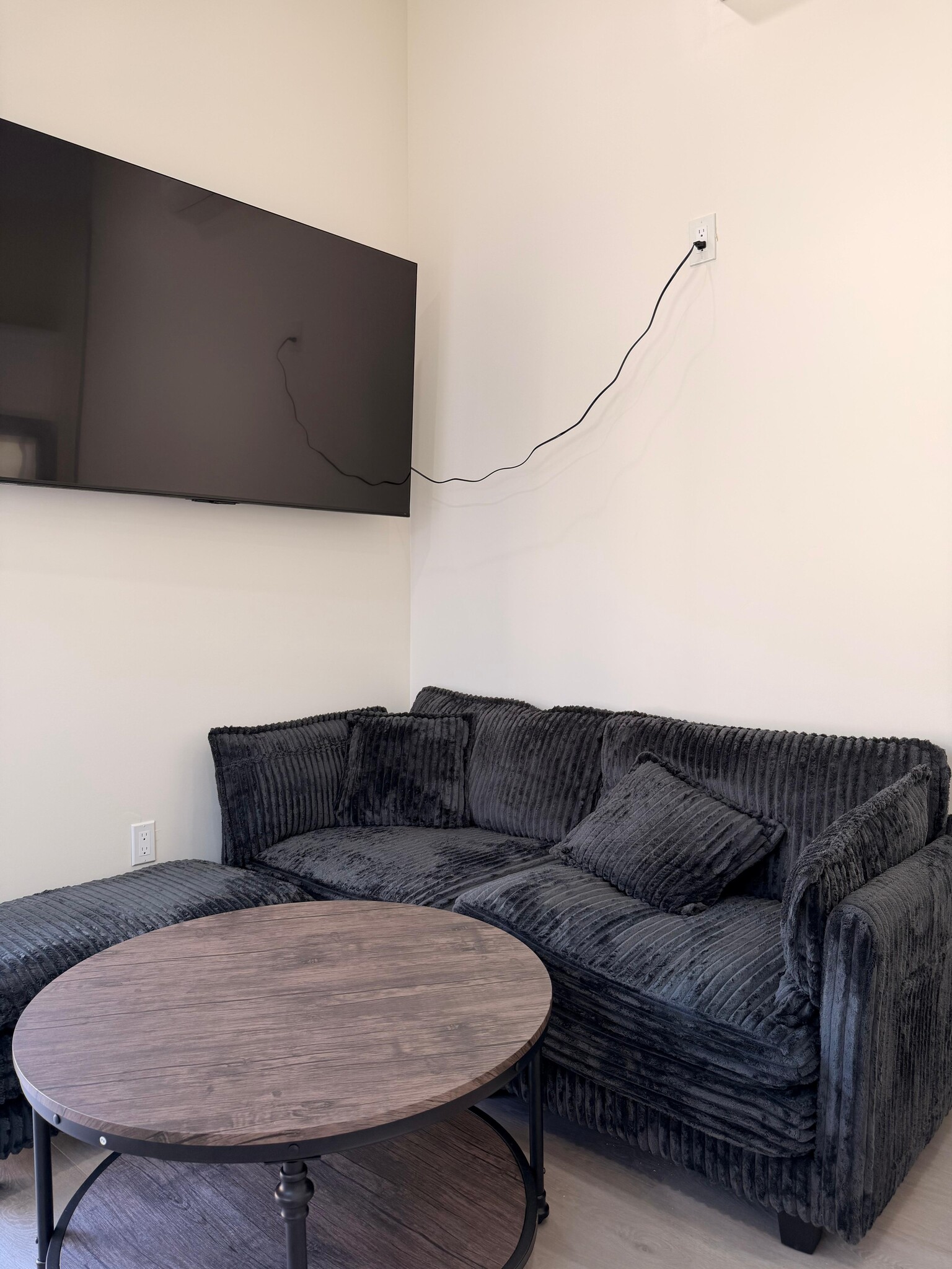 Building Photo - 720 Geneva St