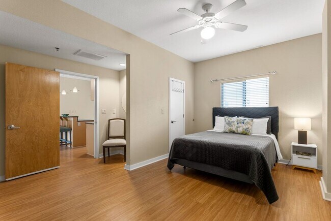 Building Photo - Piazza Condo - Fully Furnished 2bd/2ba - S...