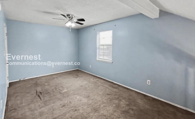 Building Photo - 3309 Pinewood Terrace