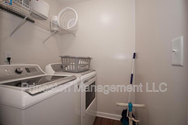 Building Photo - 137 Lynch Cir