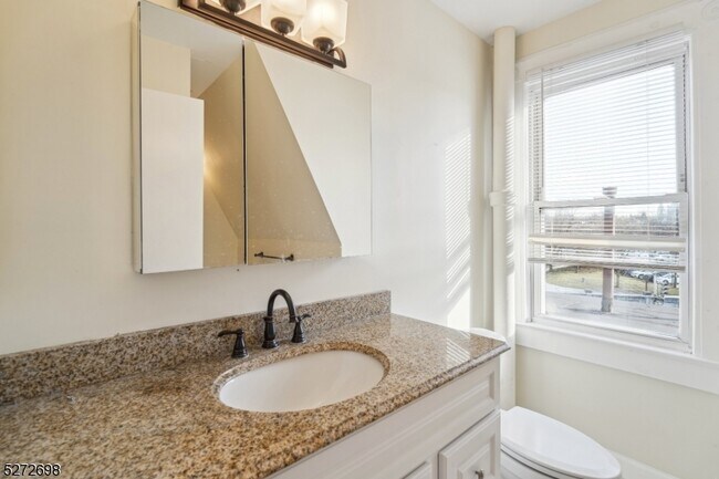 Building Photo - 22 Kent Pl Blvd