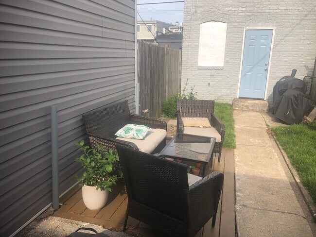 Building Photo - One Block From The Avenue! Perfect 2-Bedro...