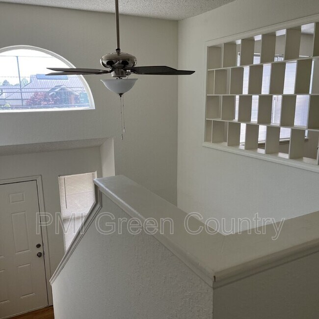 Building Photo - 6028 S 90th E Pl
