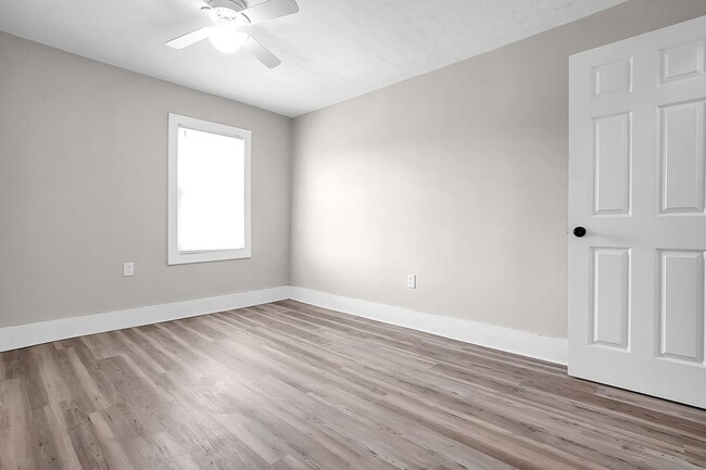 Building Photo - Newly Updated 2 Bedroom Home – Bright, Mod...