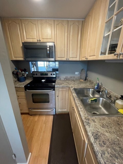 Kitchen with stainless steel oven and microwave - 1521 Alexander St