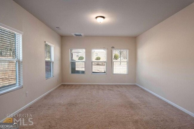 Building Photo - 700 Fitzroy Dr