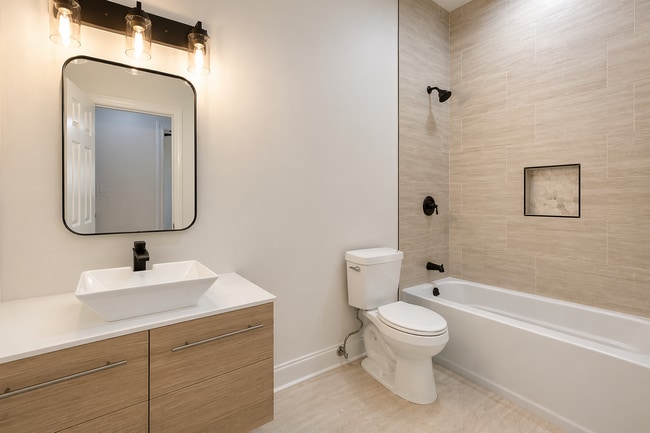 Building Photo - 2707 Jackson Blvd