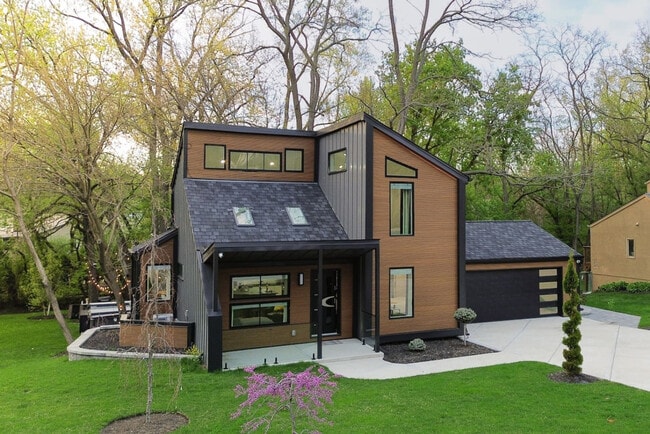 Building Photo - 4016 Eaton Dr