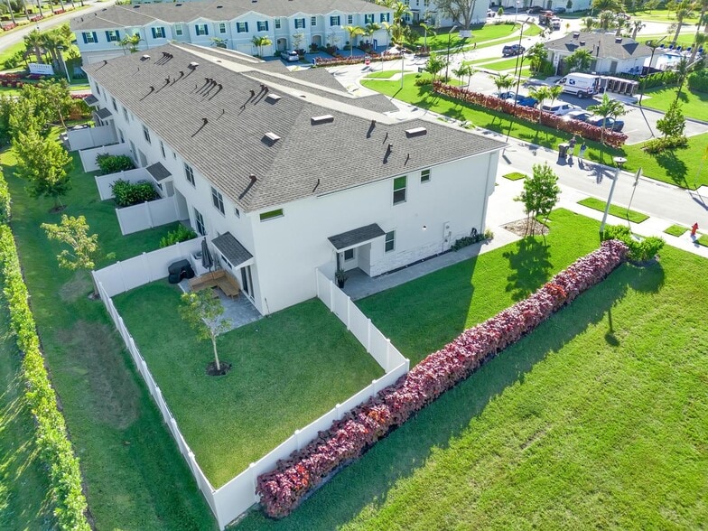Building Photo - 4246 Lagoon Shore Dr