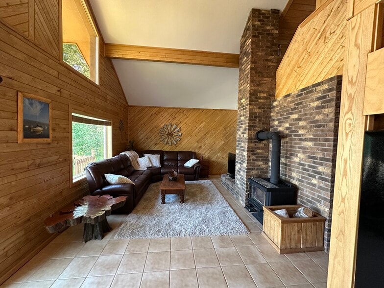 Building Photo - 8037 E Shore Dr