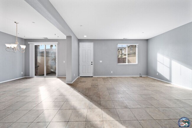 Building Photo - 315 Breezy Pl