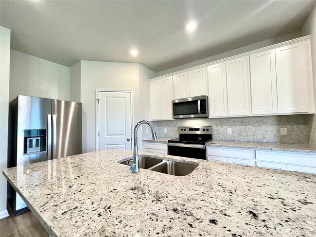 Building Photo - 408 Giorgio Moroder Dr