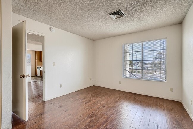 Building Photo - Central Spring Valley Condo Close to Shopping and Parks