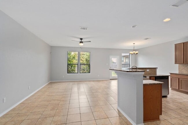 Building Photo - 1132 Hyde Park Dr