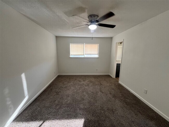 Building Photo - 12811 Murr Way