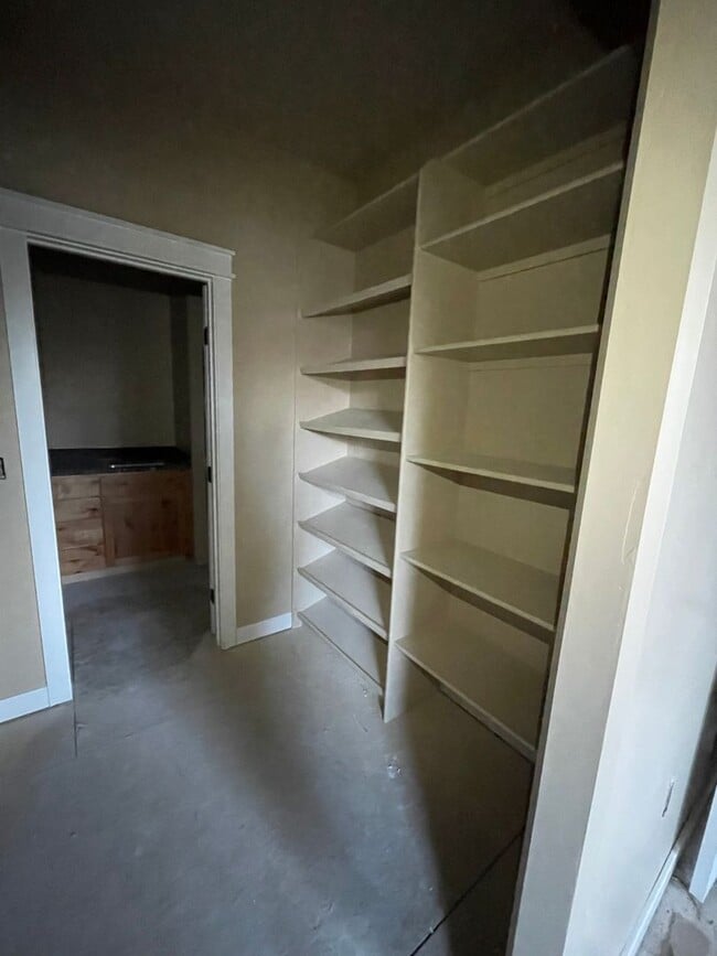 Building Photo - 7493 N Paw St