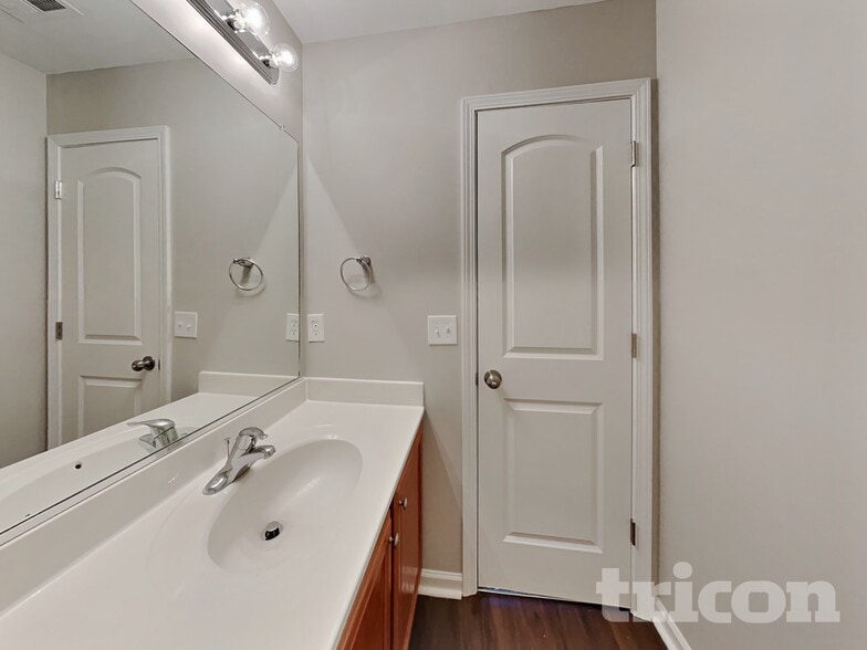 Building Photo - 2004 Blue Rock Ct