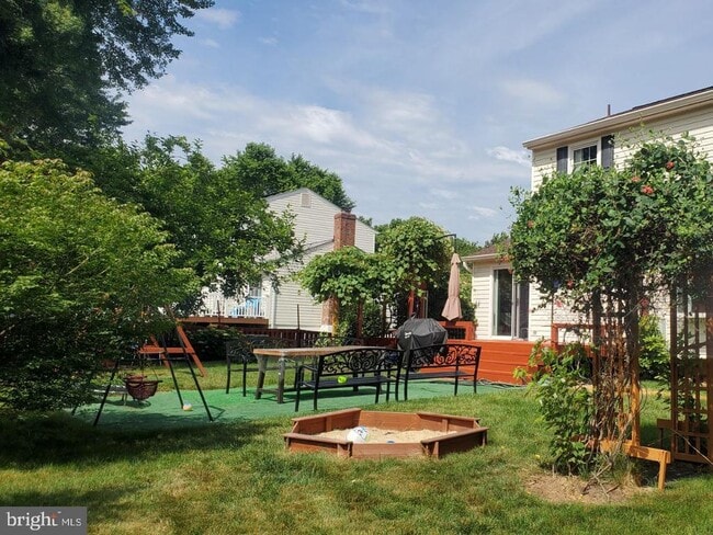 Building Photo - 15840 Buena Vista Dr