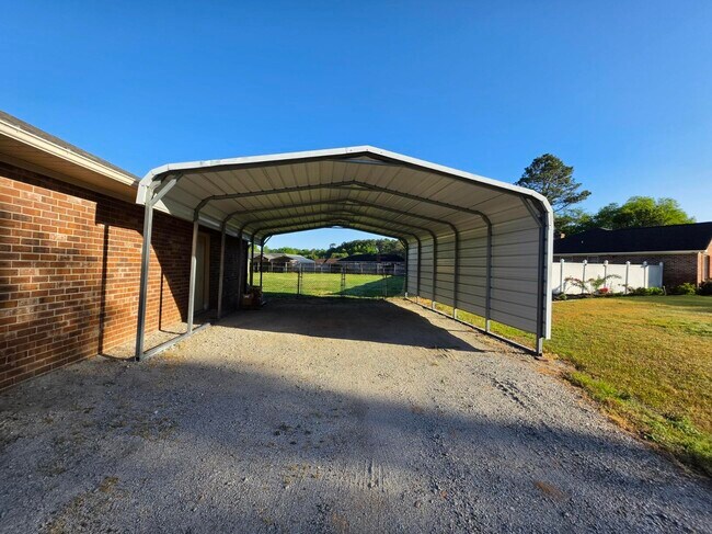 Building Photo - 450 Derek Dr