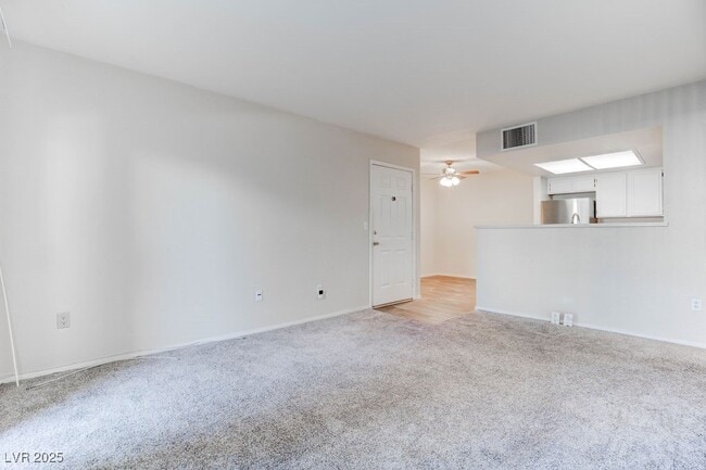 Building Photo - 8070 W Russell Rd