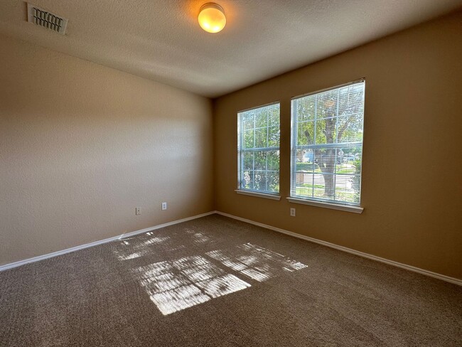 Building Photo - MUST SEE! Available for move in NOW- Lovel...