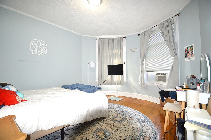 Building Photo - 1793 Beacon St